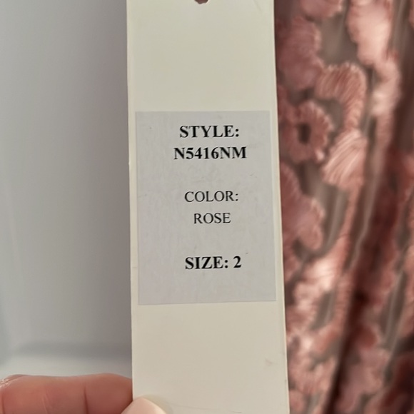 Beautiful SUE WONG DRESS - Picture 9 of 12